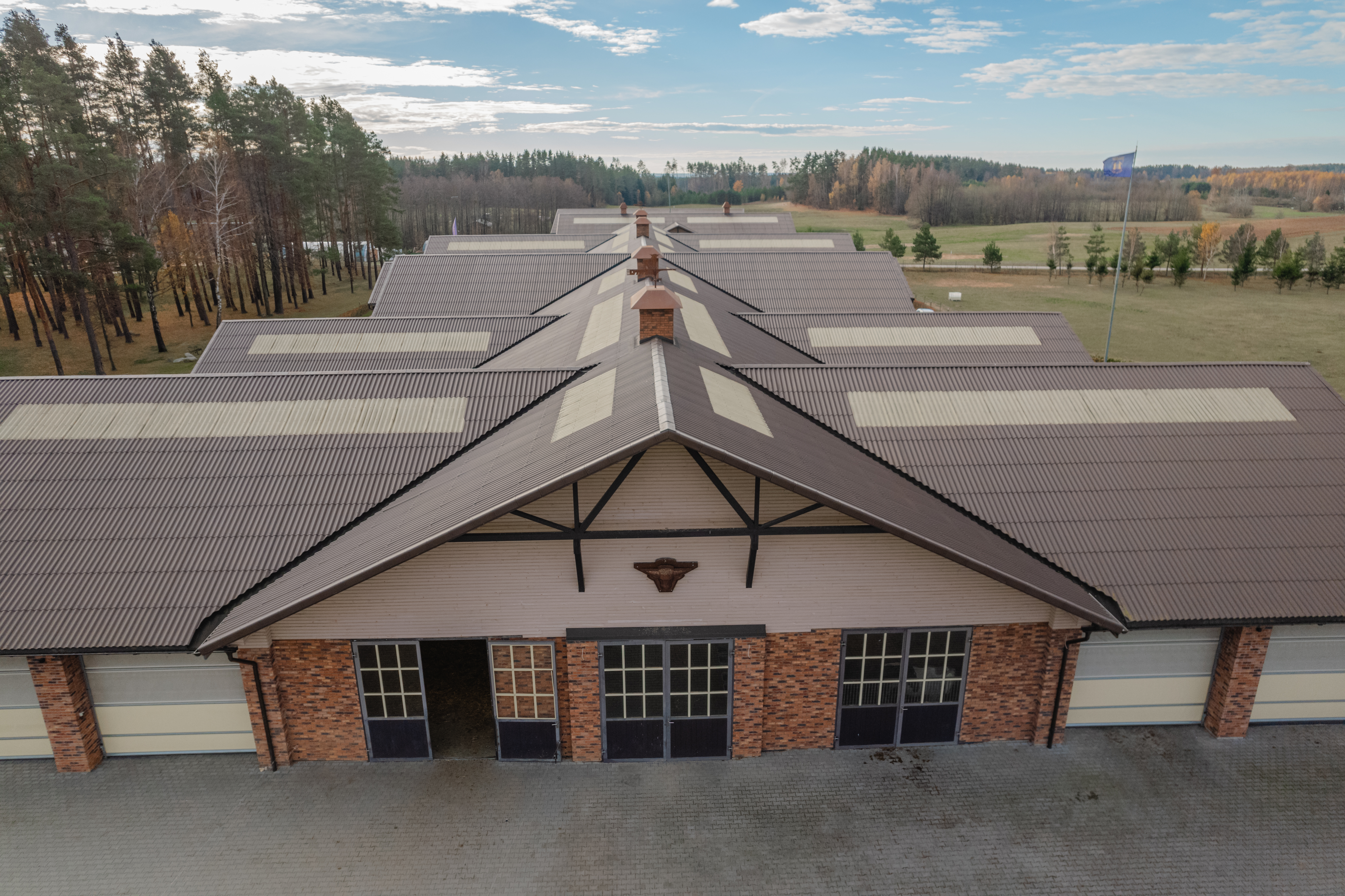 Banguotų lakštų privalumai žirgynams 