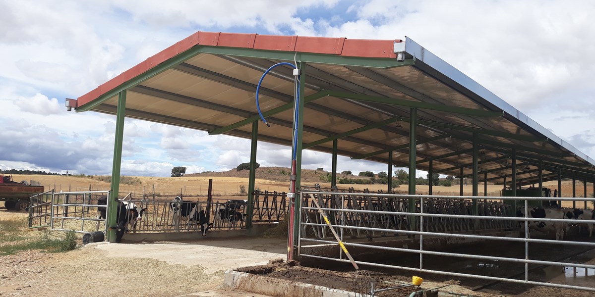 Cubierta de panel sándwich o placa de fibrocemento ondulada