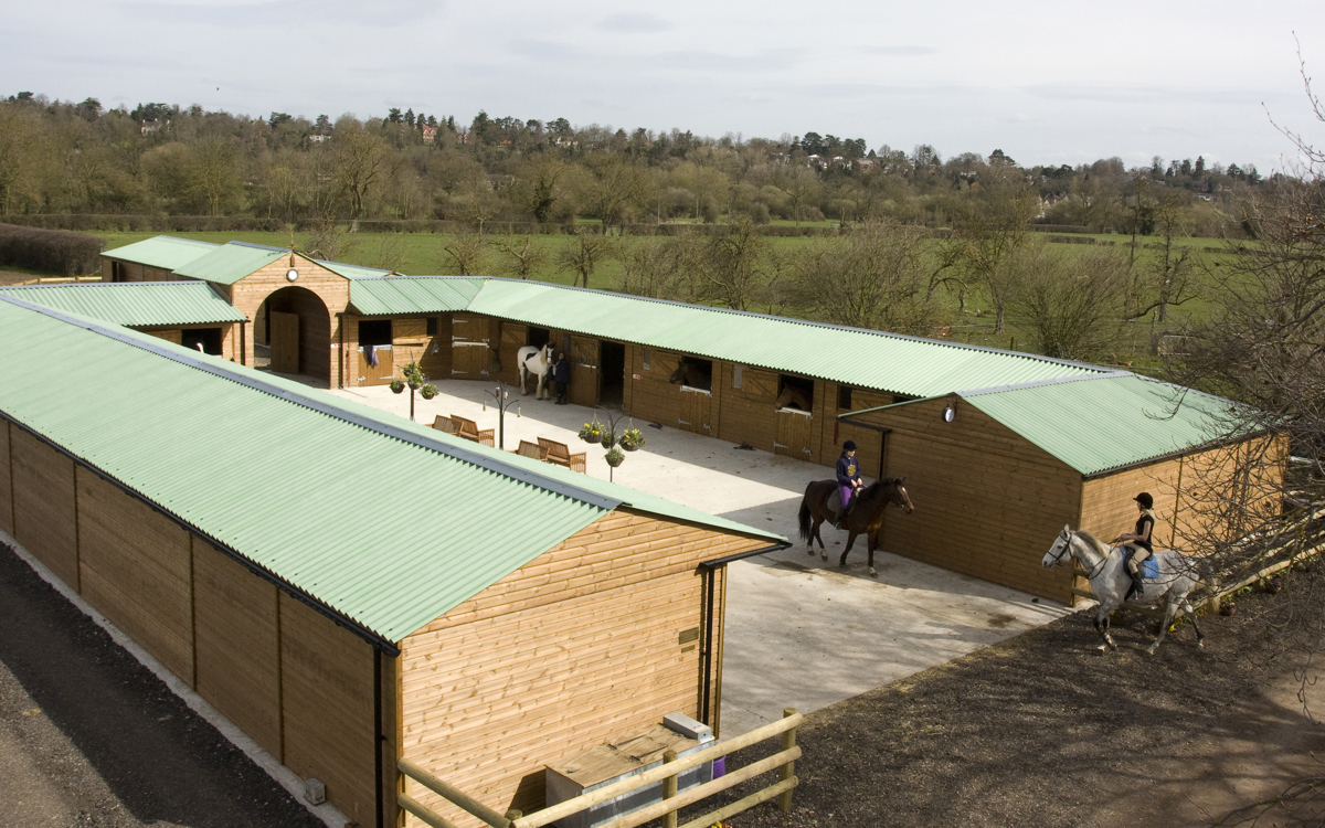 Escolha a cor certa para o telhado da sua quinta 