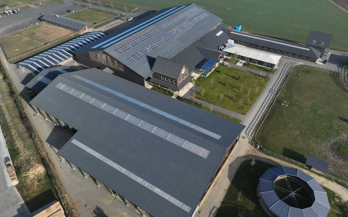 Eternit sur le plus grand et spectaculaire manège couvert d’Europe