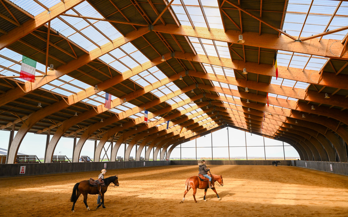 Eternit sur le plus grand et spectaculaire manège couvert d’Europe